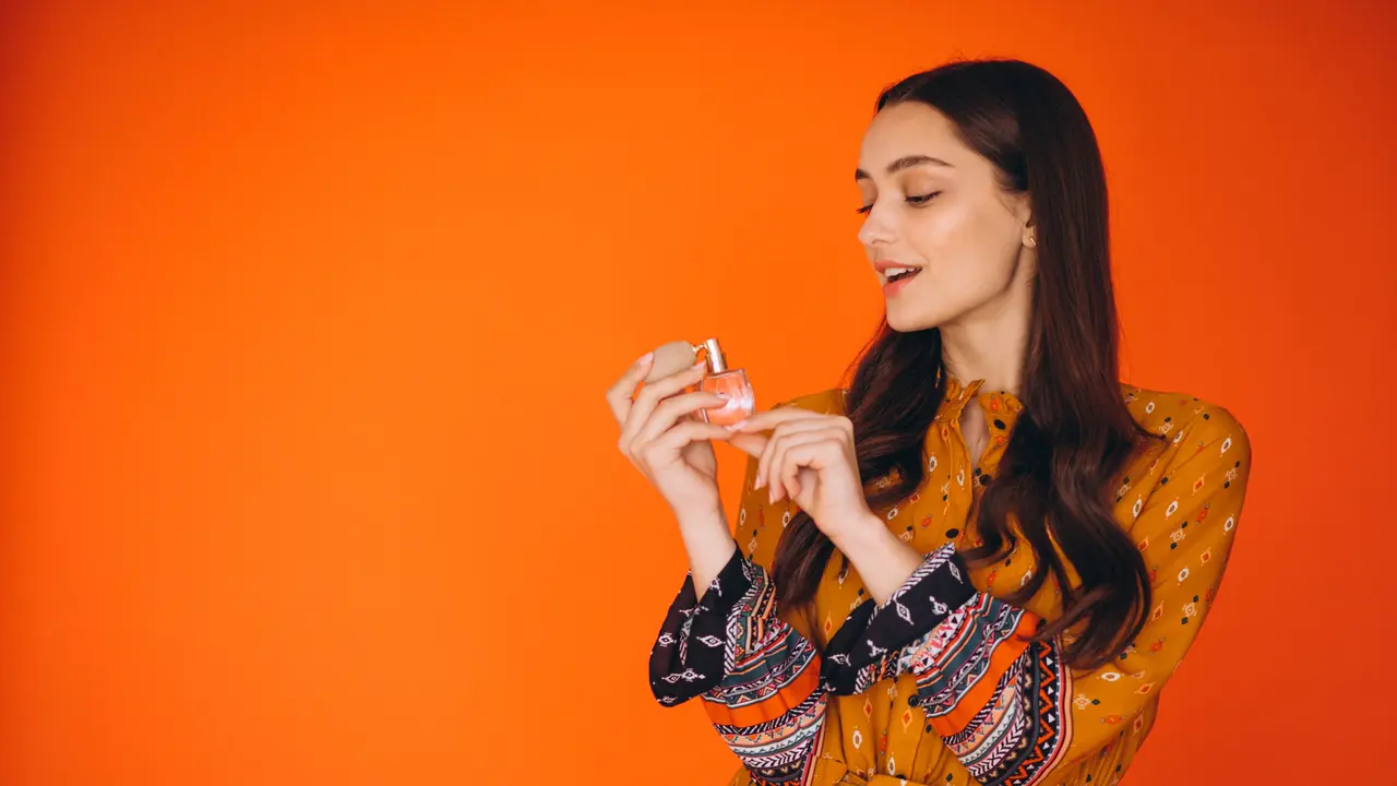 Tren parfum dengan wangi kunticore yang sedang hits dikalangan wanita muda