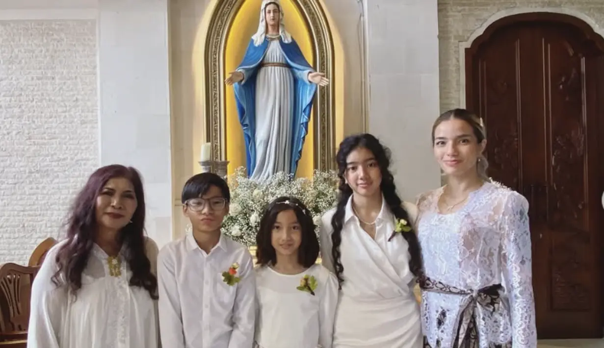 Dengan dres putih, Leticia tampak dewasa dan memukau. (sumber: Instagram/itssheilamj)