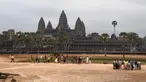 Suasana Candi Angkor Wat di Provinsi Siem Reap, Kamboja, Kamis (5/3/2020). Menurut World Travel and Tourism Council, wabah virus corona (COVID-19) membuat sektor pariwisata dunia kehilangan USD 22 miliar. (TANG CHHIN Sothy/AFP)