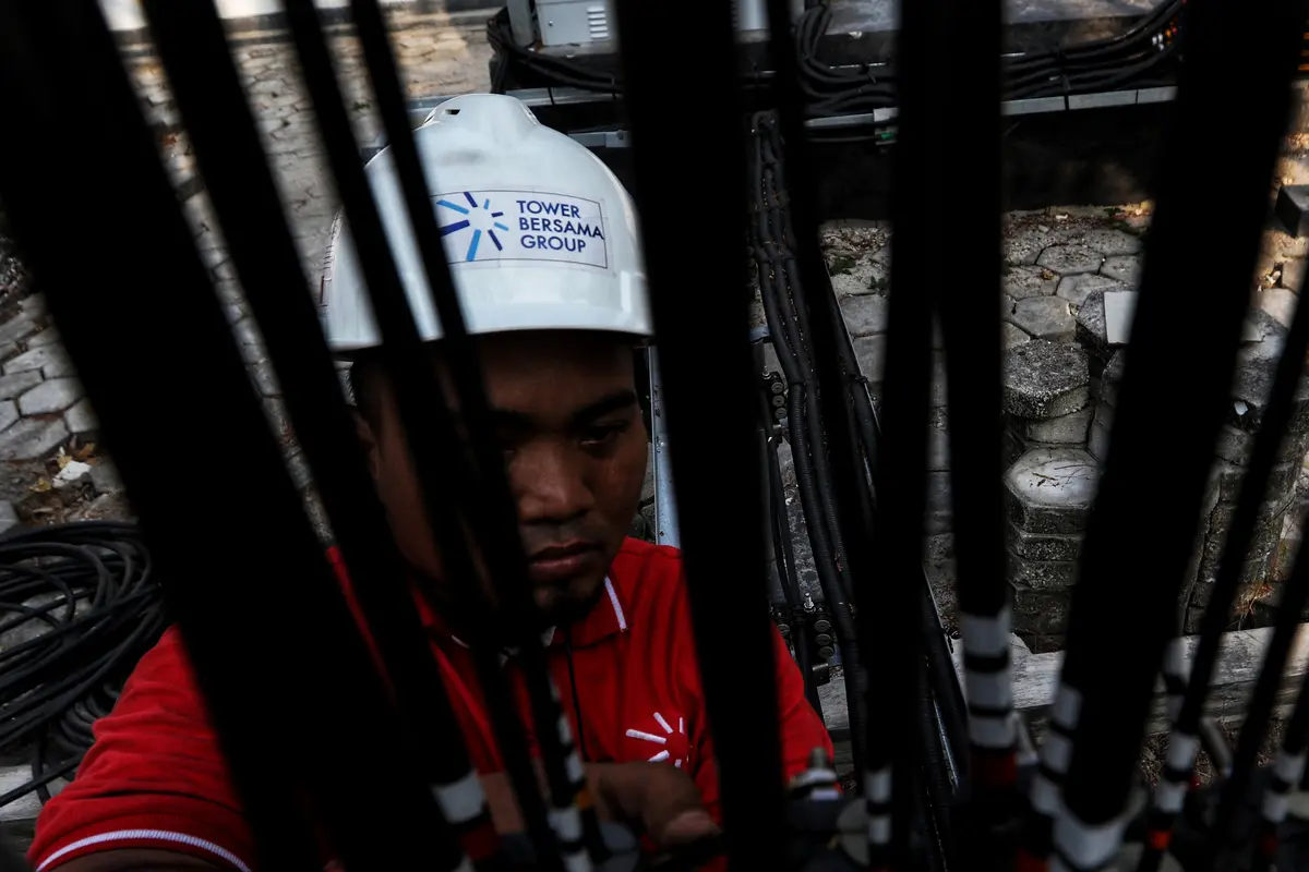 Melihat Perawatan Tower Telekomunikasi di Kepulauan Seribu