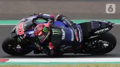 Pembalap Monster Energy Yamaha MotoGP, Fabio Quartararo saat sesi kualifikasi MotoGP di Pertamina Mandalika International Street Sirkuit, Nusa Tenggara Barat, Sabtu (22/3/2022). Fabio Quartararo menempati pole position dengan catatan waktu 1 menit 31,067 detik. (Liputan6.com/Helmi Fithriansyah)