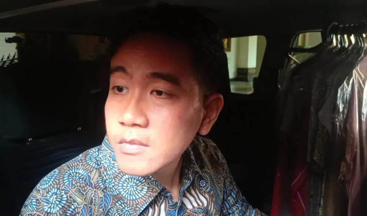 Gibran menyambut baik terpilihnya Mahfud MD sebagai cawapres Ganjar. Putra sulung Presiden Joko Widodo (Jokowi) ini menilai Mahfud MD sebagai sosok yang tepat untuk mendampingi Ganjar. Mahfud memiliki pengalaman duduk di kursi yudikatif, legislatif, dan e
