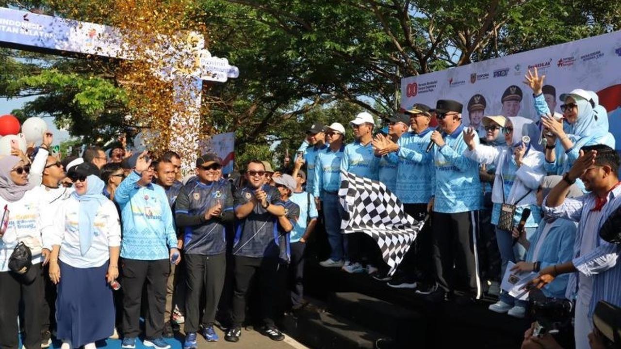 Ribuan Warga Meriahkan Fun Walk Harjad ke-75 Kalsel dan HUT ke-80 RI