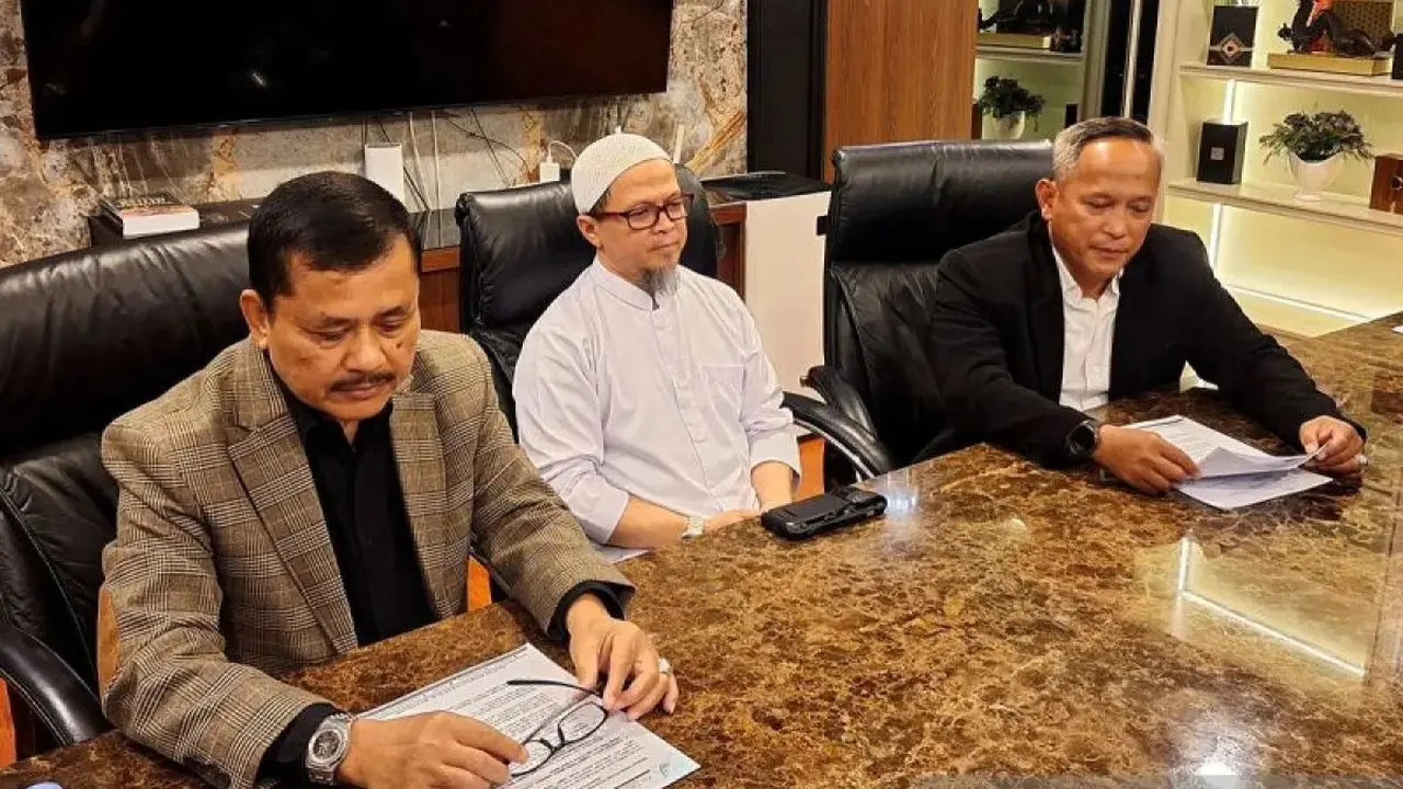 Ustaz Abi Makki (tengah) (Antara)