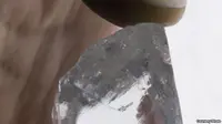 Berlian putih 232 karat yang ditemukan di tambang Cullinan di timur laut Pretoria (Petra Diamonds Ltd.). Berlian putih 232 karat yang ditemukan di tambang Cullinan di timur laut Pretoria (Petra Diamonds Ltd.).