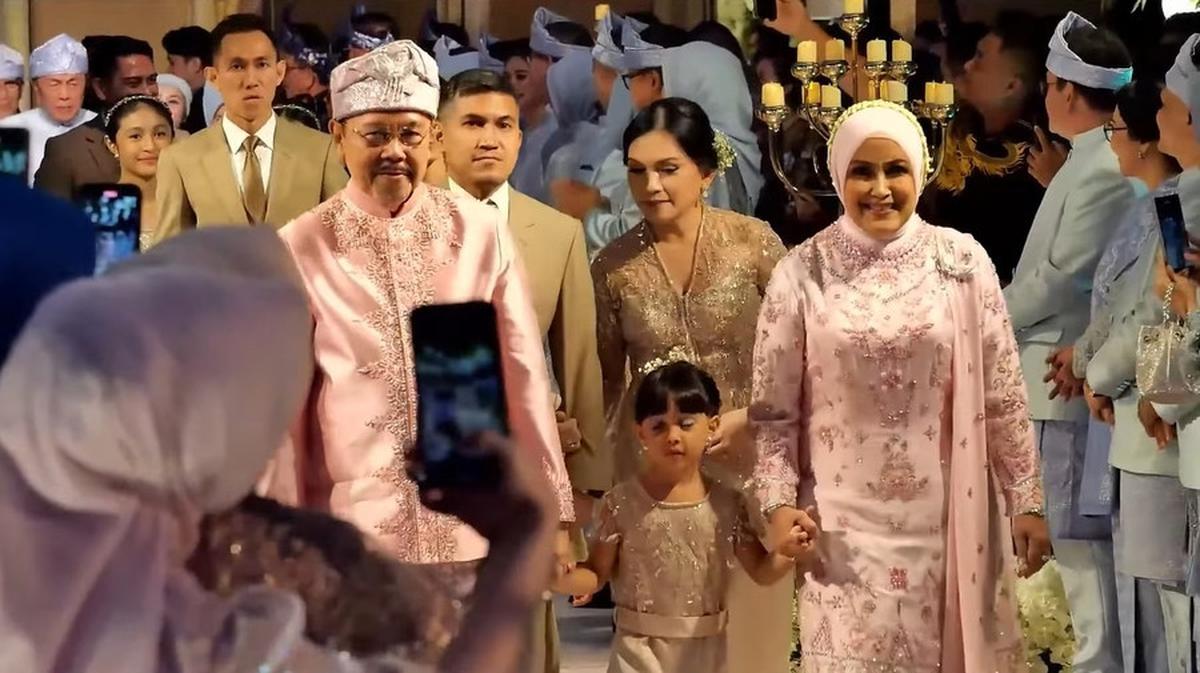 Potret Resepsi Zumi Zola dan Putri Zulhas, Mewah dengan Adat Jambi - Dihadiri Prabowo Hingga Jokowi
