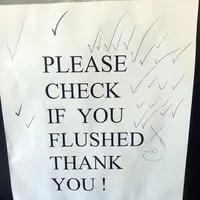 Terlalu patuh, beberapa orang berikut ini ikut aturan yang seharusnya nggak ditelan mentah-mentah juga. (Via: boredpanda.com)