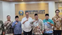 Menteri Usaha Mikro, Kecil, dan Menengah (UMKM) Maman Abdurahman (kemeja putih) dan Presiden Pemuda Masjid Dunia yang juga ketua umum DMDI indonesia Said Aldi Al Idrus (ketiga dari kanan) (Istimewa)