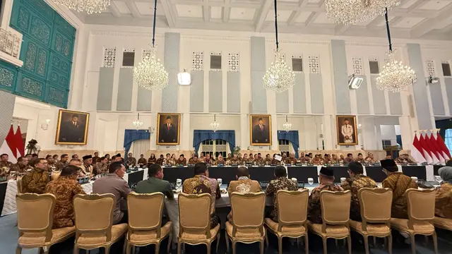 Kabinet Merah Putih hadir dalam sidang kabinet satu tahun pemerintahan Prabowo-Gibran