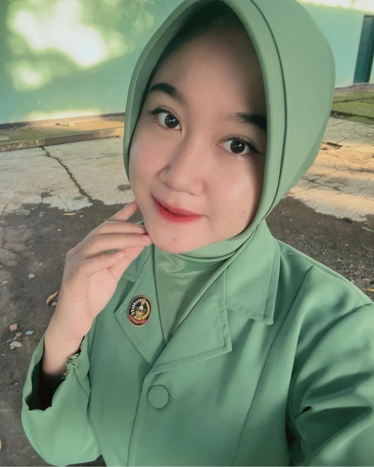 Sosok Arindi Putry Konawe, Persit yang Jadi Sorotan Usai Main Organ Piano Remix di HUT TNI-79