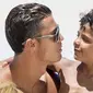 Cristiano Ronaldo bersama CR7 Junior. (Splash News via Daily Mail)