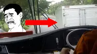 Balap Mobil Box vs Bus Bikin "Deg Deg Ser" Penumpang