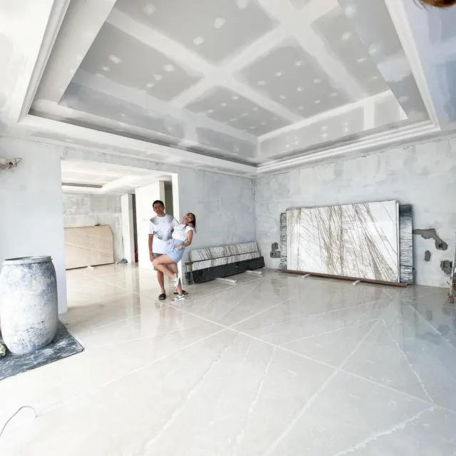 7 Desain Rumah Baru Ayu Dewi yang Penuh Marmer, Punya Kamar Seluas Lobi Hotel