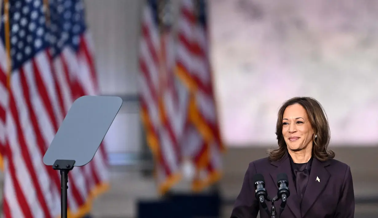 Dalam pidatonya, Kamala Harris mengakui kemenangan pesaingnya dari Partai Republik, Donald Trump. (SAUL LOEB/AFP)