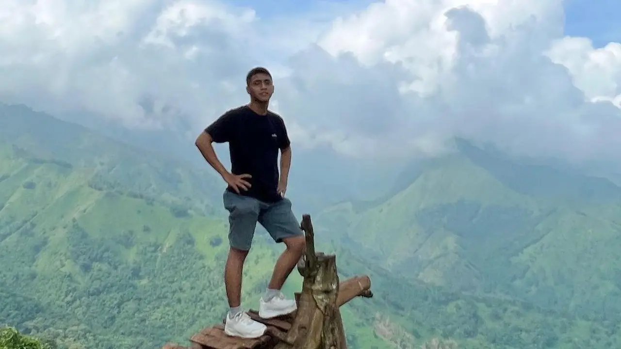 Pendaki di Gunung Lorokan di Mojokerto, Jawa Timur