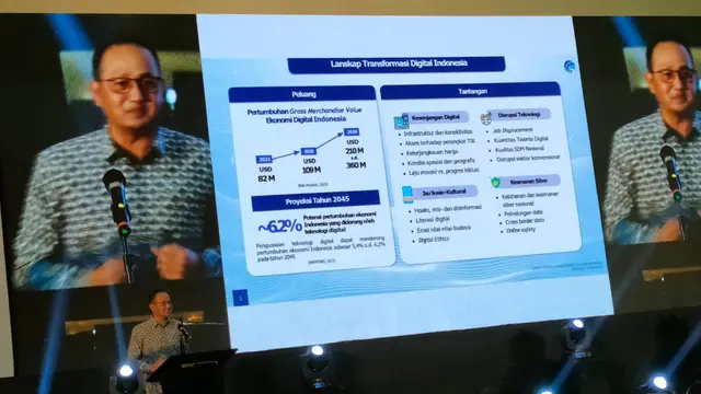 Direktur Jenderal Aplikasi Informatika Kominfo, Semuel Abrijani Pangerapan, saat berbicara di atas panggung Indonesia Berdaulat Digital. Dok: PANDI