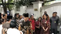 Putra Presiden ke-6 RI SBY, Agus Harimurti Yudhoyono dan Edhie Baskoro Yudhoyono mendatangi kediaman Presiden ke-5 RI Megawati Soekarnoputri. (Liputan6.com/Putu Merta Surya Putra)