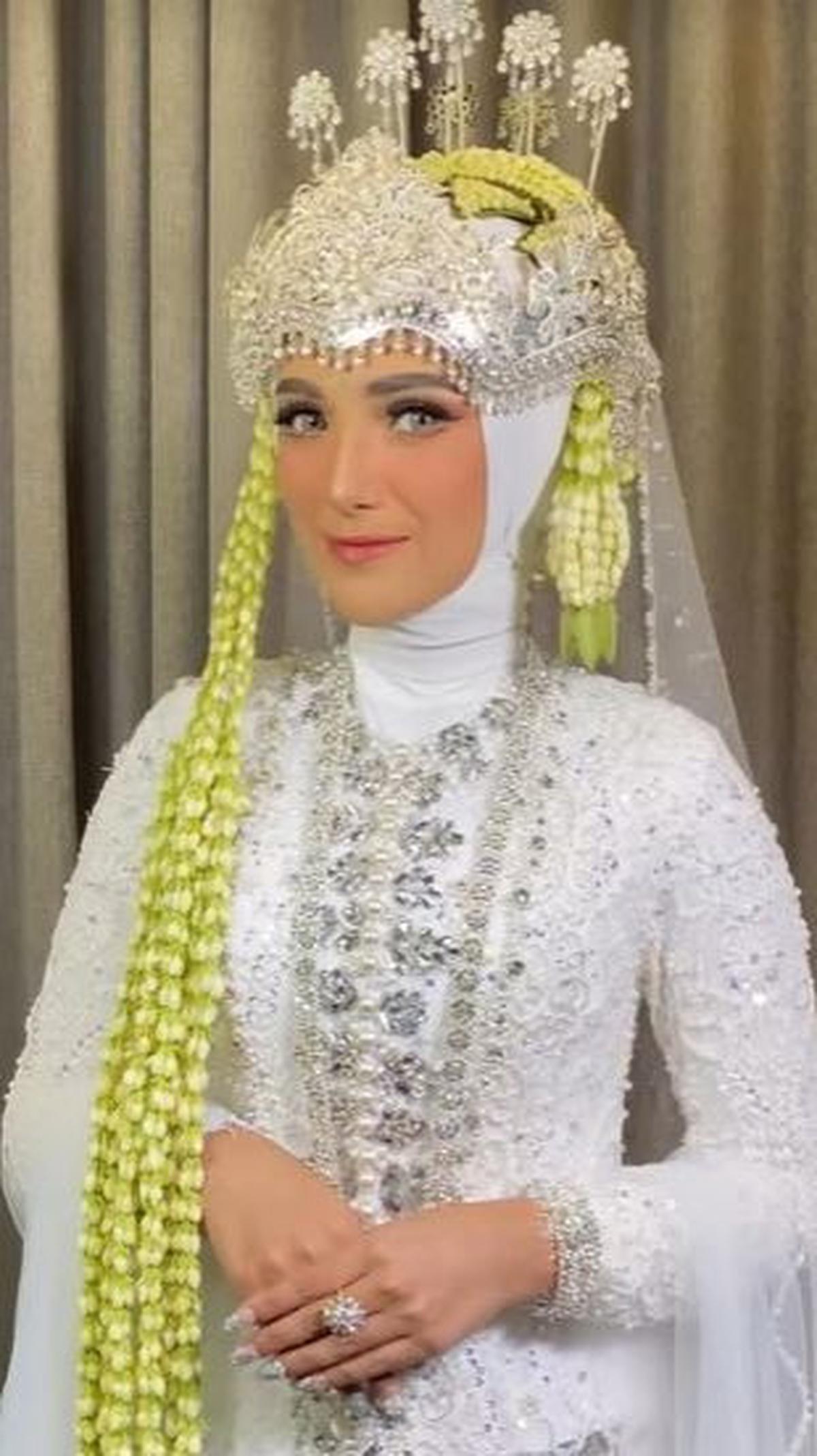 Begini penampilan mantan istri Rizki DA saat akad nikah.&nbsp;
