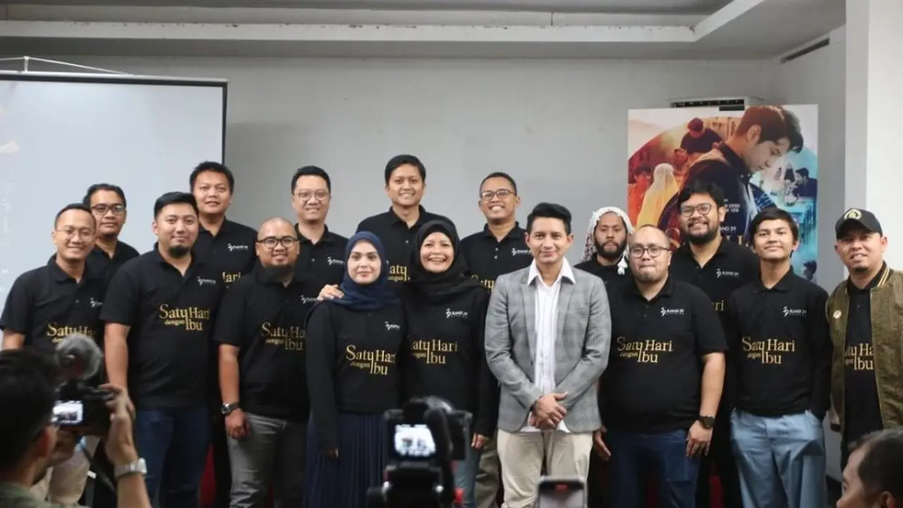 Para pemain dan kru film Satu Hari dengan Ibu.