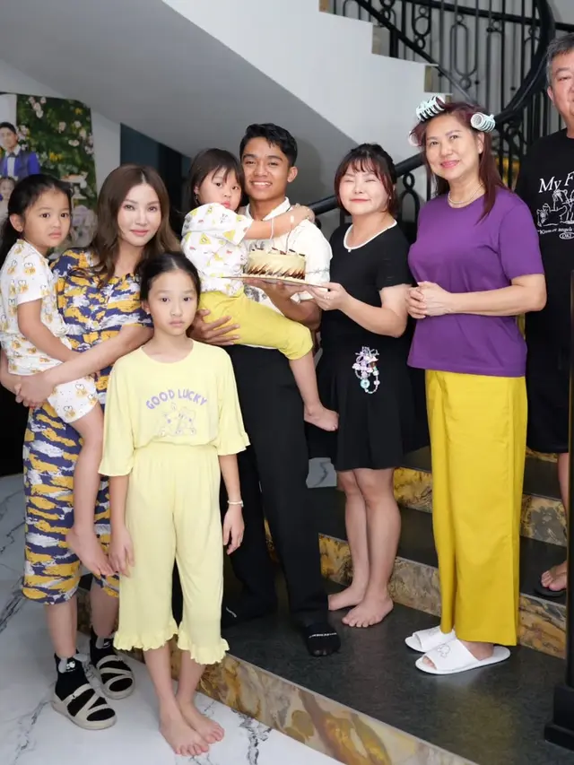 Potret Kedekatan Sarwendah dengan Mendiang Ayah (Instagram/@sarwendah29)