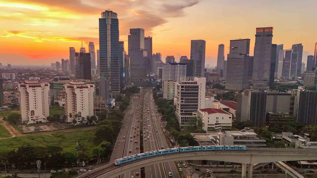 FOTO: LRT Jabodebek Catat Rekor 78 Ribu Penumpang di HUT ke-80 RI