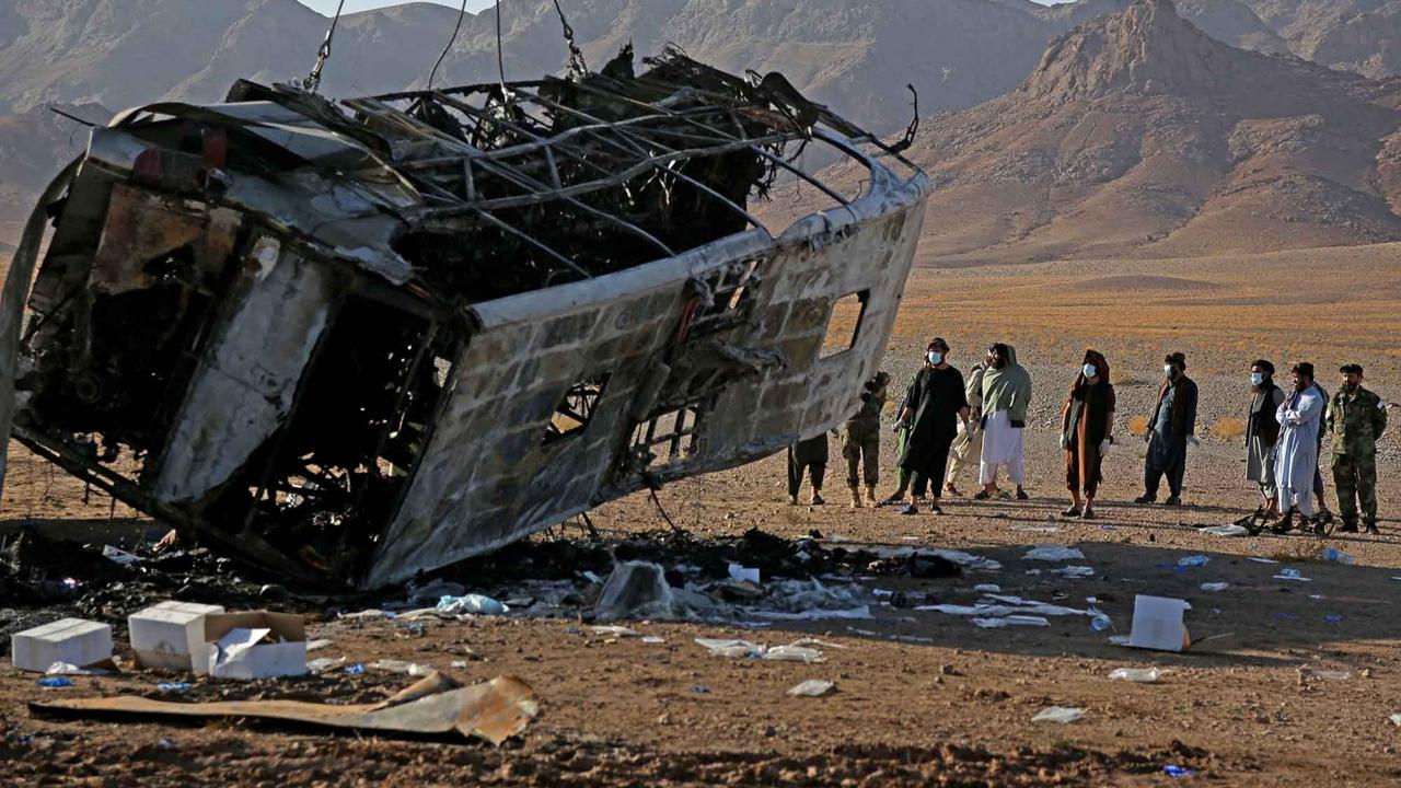 FOTO: Tragedi Maut di Herat,  79 Migran Afghanistan Tewas dalam Kecelakaan Bus