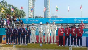 Tim bola voli pantai putra Indonesia mempertahankan tradisi emas SEA Games. Indonesia menyabet medali emas SEA Games 2025 setelah menundukkan tuan rumah Thailand dengan skor 2-1 pada laga final di Chonburi, Jumat (19/12/2025). (PBVSI)