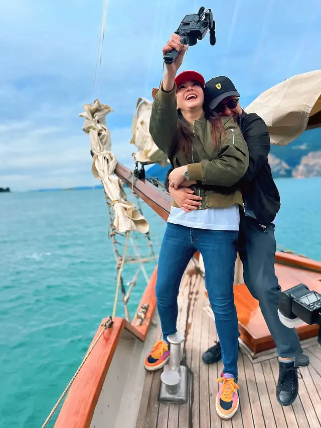 6 Gaya Serasi Maia Estianty dan Irwan Mussry Liburan Romantis di Italia