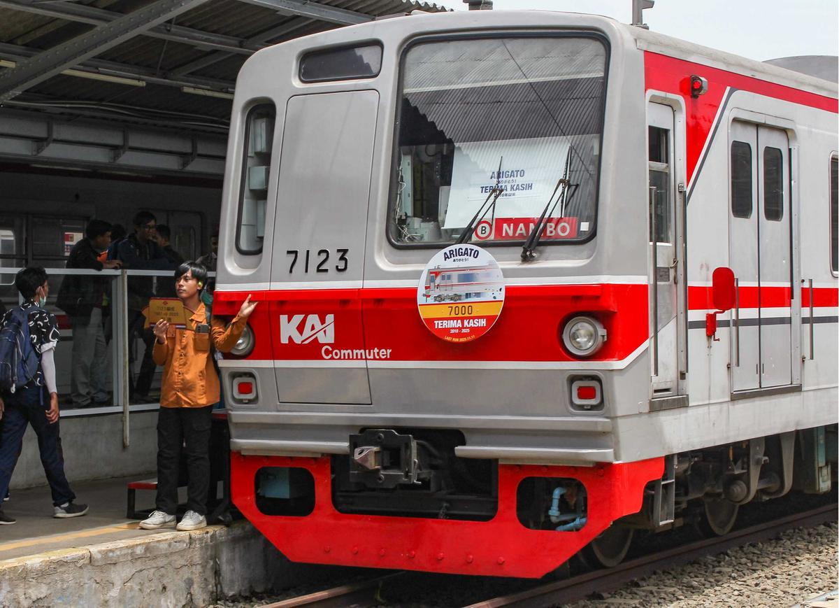 FOTO: Arigato KRL,  Perjalanan Terakhir Kereta Legendaris Eks Jepang di Jabodetabek