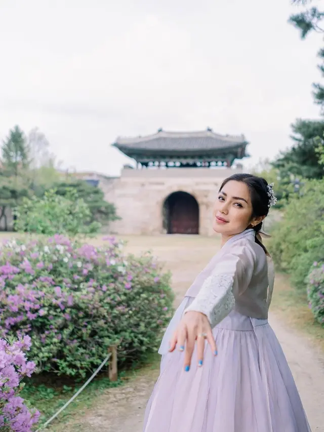 Jessica Iskandar tampil cantik dengan Hanok Korea [instagram/inijedar]
