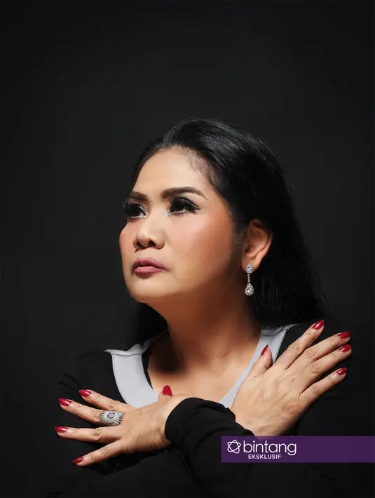 Sebagai penyanyi senior dan tren musik yang terus berkembang, menurutnya ada dua hal yang harus diperhatikan sebagai penyanyi. Lantas apa saja menurut penyanyi yang dijuluki Si Burung Camar itu? (Bambang E Ros/Bintang.com)