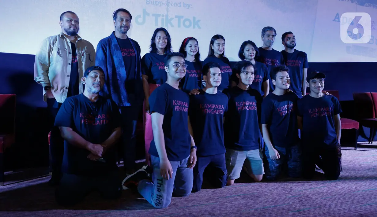 Suasana jumpa pers peluncuran trailer "Pengabdi Setan 2: The Communion di Jakarta, Kamis (16/6/2022). Selisih lima tahun sejak penayangan film pertamanya, film kedua Pengabdi Setan ini dijadwalkan tayang bioskop pada 4 Agustus 2022. (Liputan6.com/Herman Zakharia)