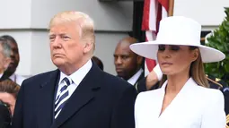 Presiden AS Donald Trump bersama istrinya Melania Trump saat menerima kunjungan Presiden Prancis Emmanuel Macron dan istrinya Brigitte Macron di Gedung Putih, Washington (24/4). (AFP/Jim Watson)