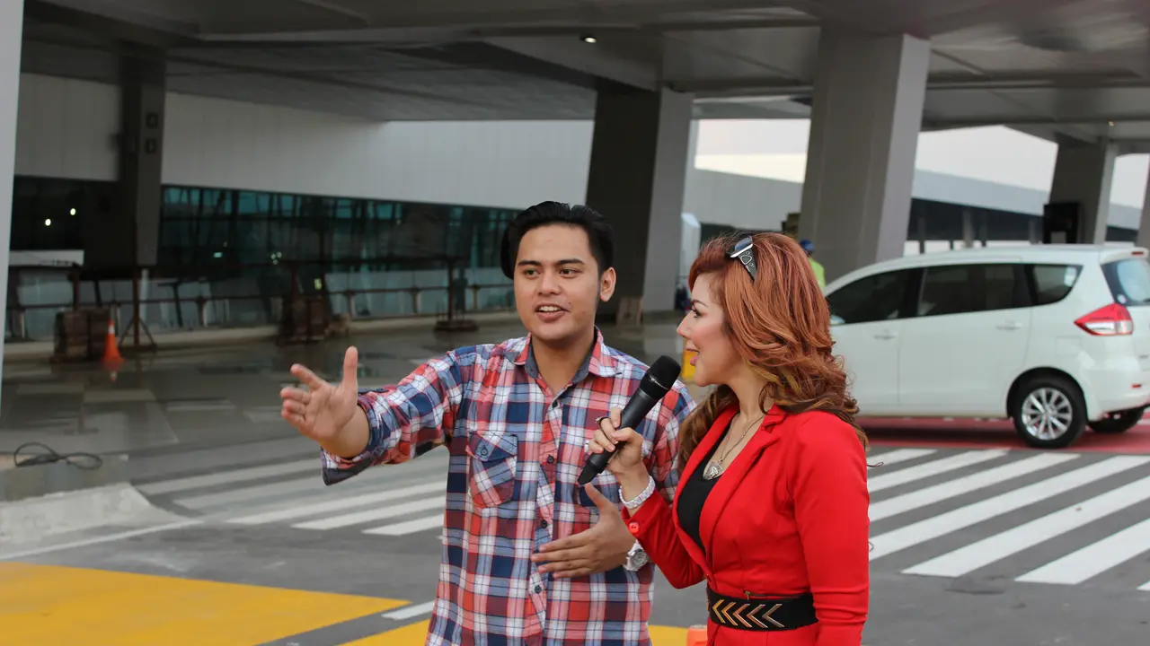 Kumala Sari dan Galih Ginanjar  
