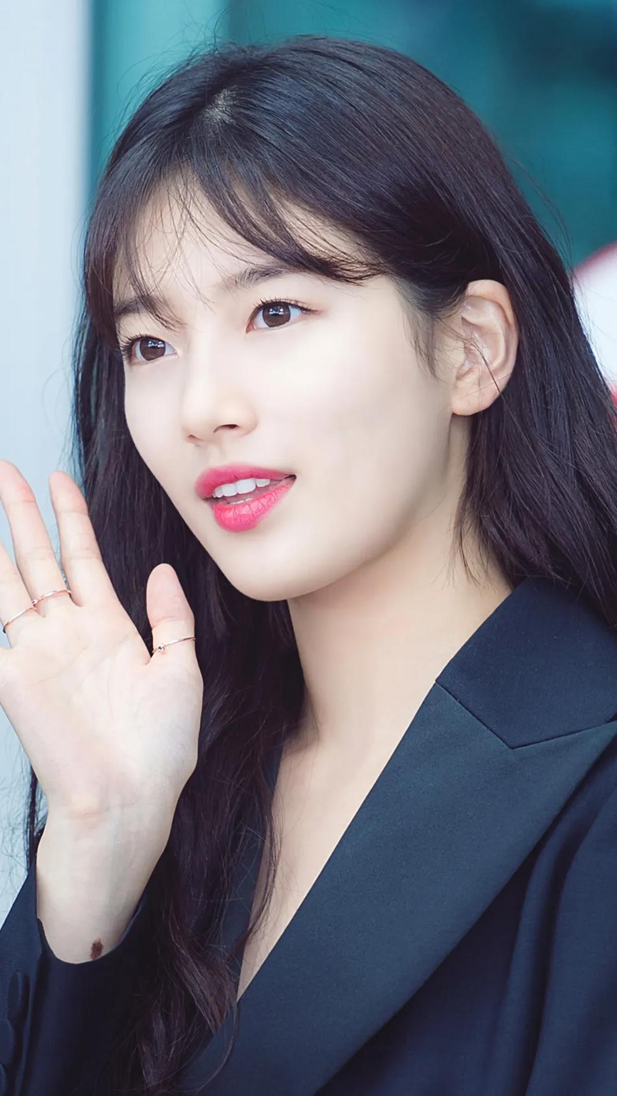 Dari dunia hiburan hingga bisnis properti, Suzy berhasil meraih kesuksesan dan membangun reputasi sebagai salah satu selebritas paling berpengaruh di Korea Selatan.