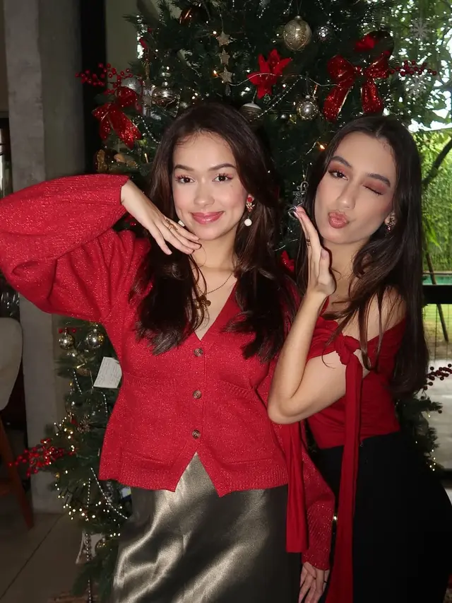 Rayakan Natal, Intip 6 Gaya Seleb Pose Depan Pohon Natal 2024 dari Amanda Manopo hingga Valerie Thomas