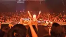 <p>Selain penampilannya yang energik dan penuh semangat, gaya monokrom Hyoyeon di DWP 2024 turut mencuri perhatian. [@hyoyeon_x_x].</p>