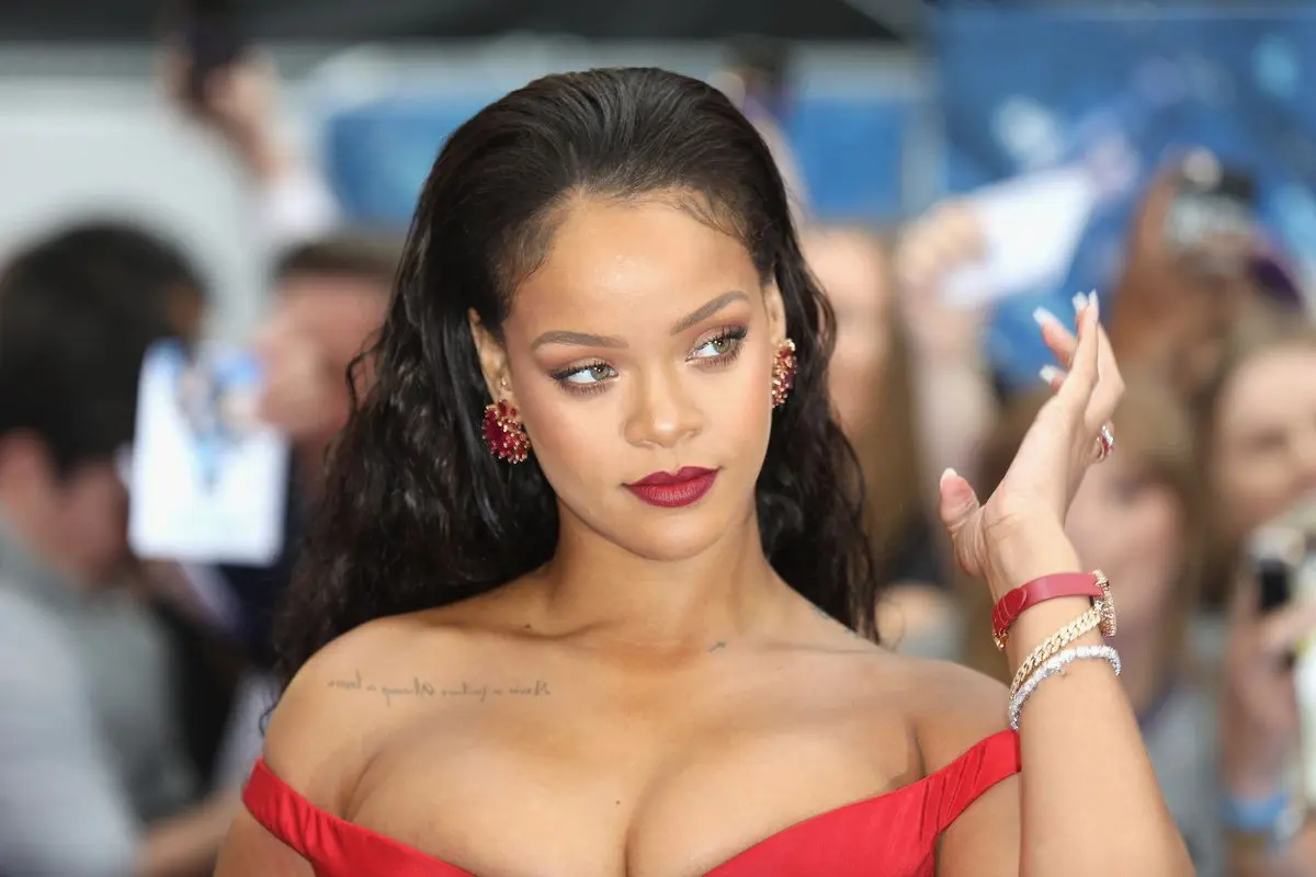 Menurut Rihanna, Begini Caranya Move On Setelah Putus Cinta