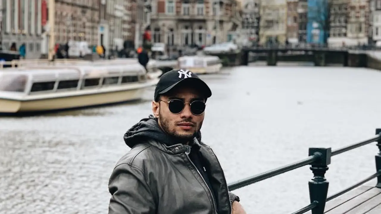 Potret OOTD Refal Hady saat Liburan, Tampil Kasual dan Simpel