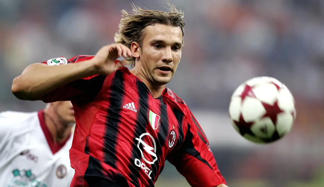 1. Andriy Shevchenko - Legenda timnas Ukraina meraih segala kesuksesan bersama AC Milan. Kesuksesan ini membuat Roman Abramovic terpikat dan mendatangkan Sheva dengan mohar 30 juta pound saat itu. (AFP/Carlo Baroncini)