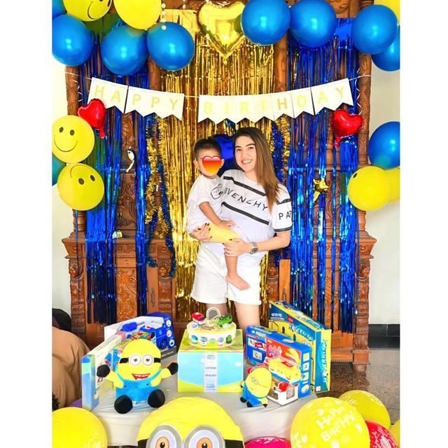 Jadi Single Mom, Ini 6 Potret Raya Kitty Usai Setahun Lebih Bercerai