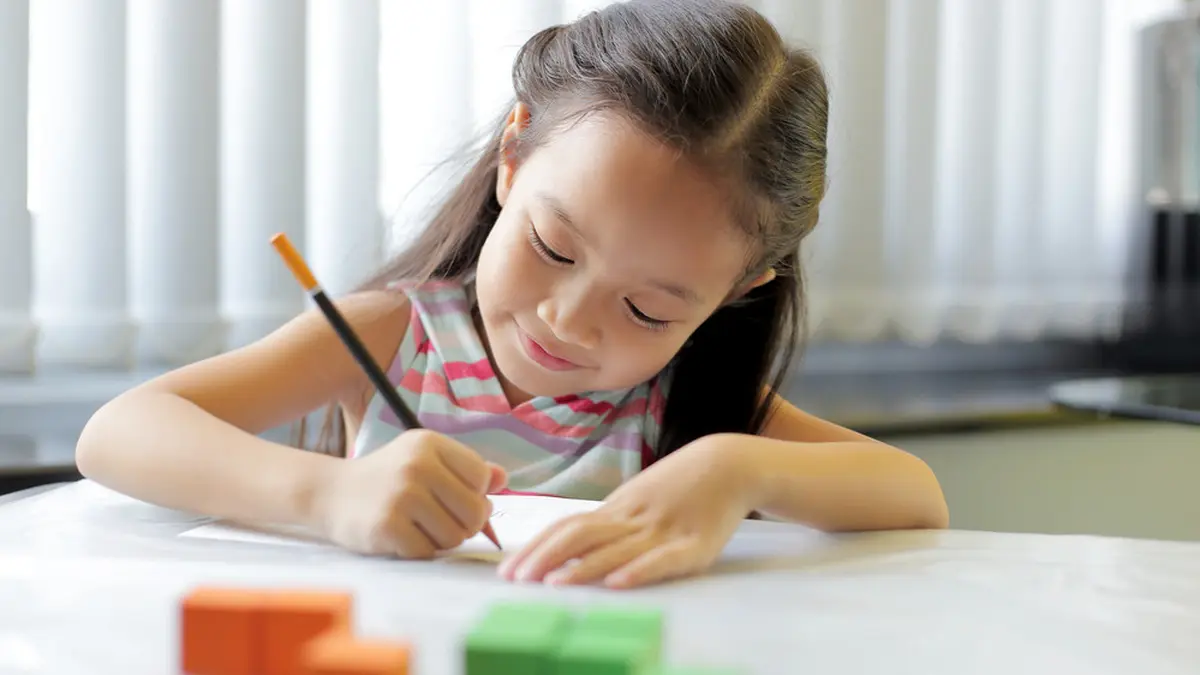 5 Cara Mudah untuk Membuat Anak Senang Belajar di Rumah - Parenting  Fimela.com