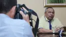 Ketua DPP Partai Golkar kubu Agung Laksono, Leo Nababan, memberi keterangan pers di Kantor DPP Partai Golkar, Jakarta, Selasa (5/5/2015). Leo menolak usul Akbar Tanjung untuk mengadakan Munaslub. (Liputan6.com/Helmi Afandi) 
