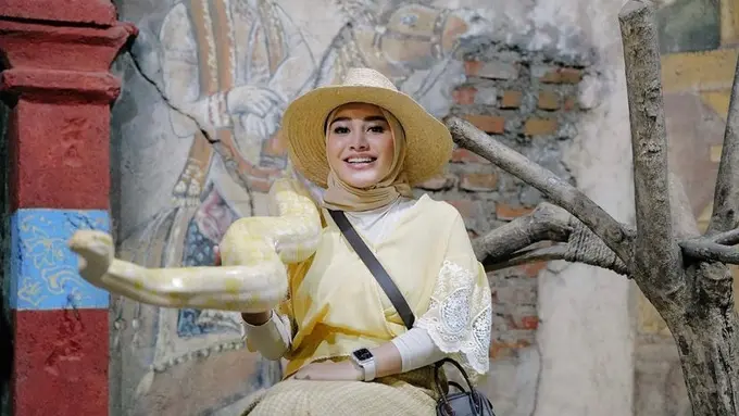 Gaya Aurel Hermansyah Liburan di Bali Bareng Atta dan Ameena, Ceria ala Summer Look