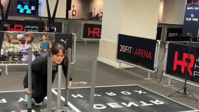 Brand Ambassador PUMA Indonesia, Sheryl Sheinafia saat latihan Hyrox. [Anisha/Fimela]