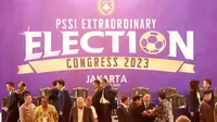 Suasana Kongres Luar Biasa (KLB) PSSI di Hotel Shangri-La, Jakarta Pusat pada Kamis (16/2/2023). KLB PSSI tersebut untuk memilih satu Ketua, dua Wakil Ketua, dan 12 anggota Komite Eksekutif (Exco) untuk periode 2023-2027. (Bola.com/M Iqbal Ichsan)