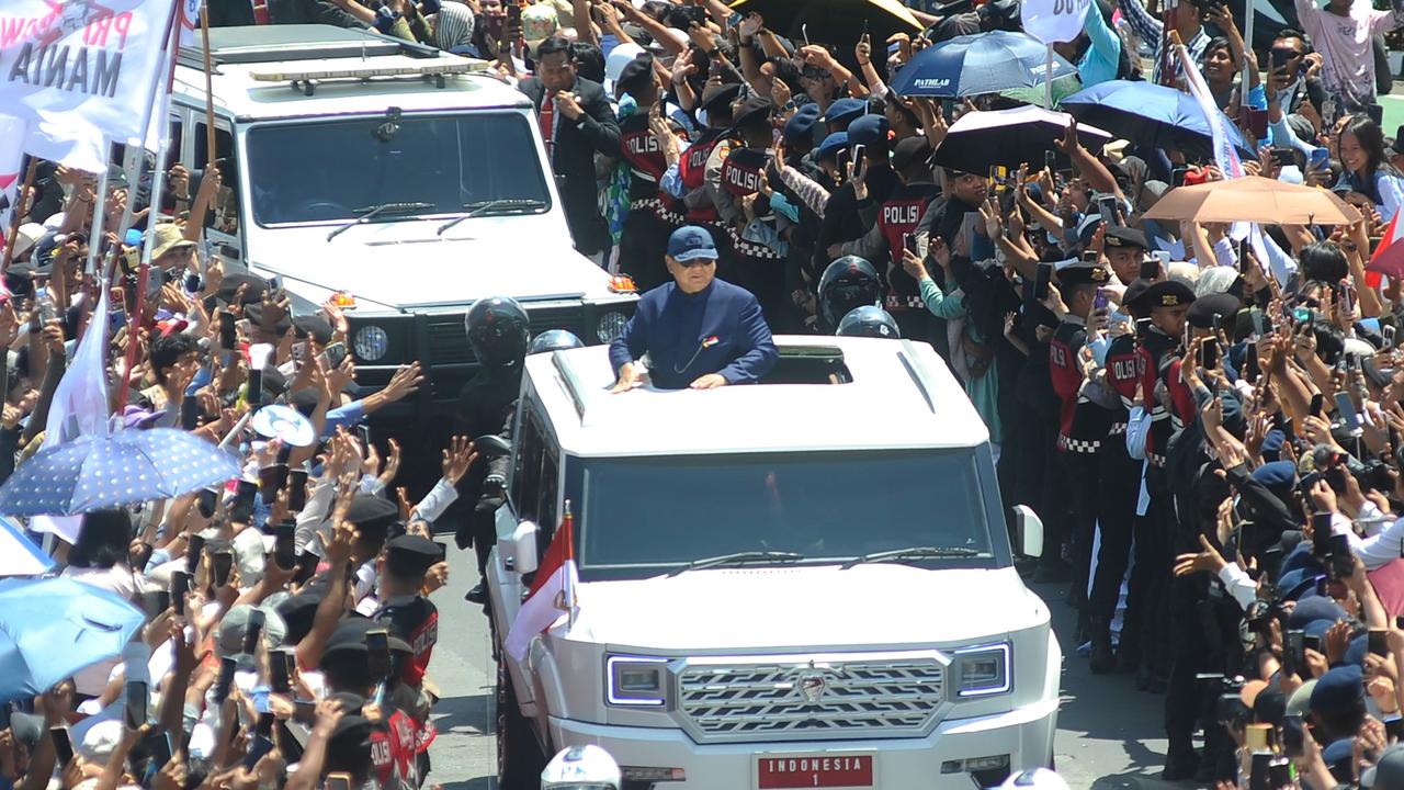 Presiden Prabowo sapa warga di Bundaran HI
