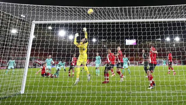 FOTO: Liverpool Tumbang dari Southampton di St Mary's Stadium