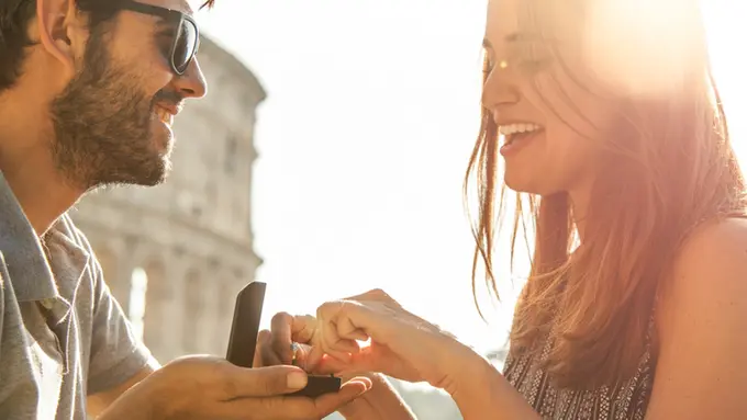 3 Hal yang Tak Akan Dilewatkan Pria saat Berkomitmen Melamar Kekasihnya