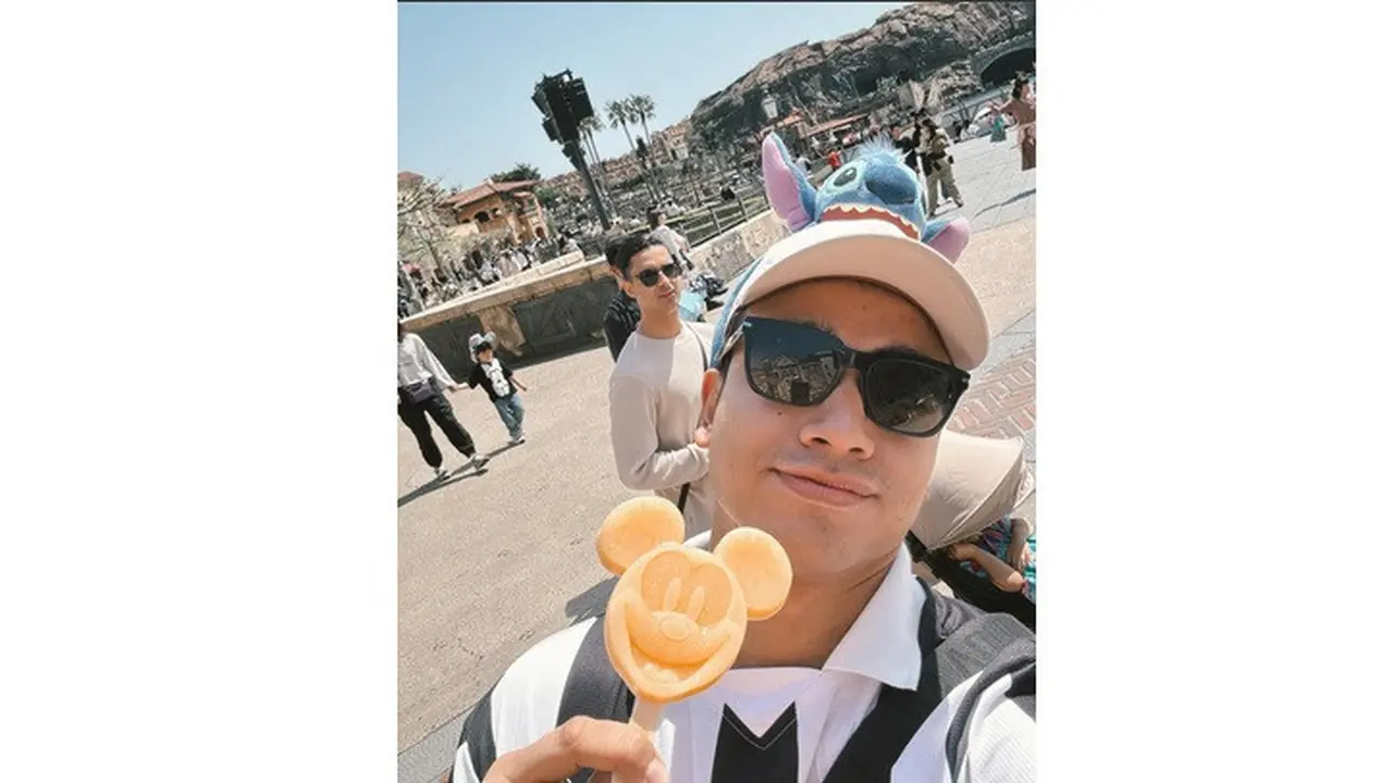 Momen Fadly Faisal Liburan Bareng Rachel Vennya dan Salim Nauderer